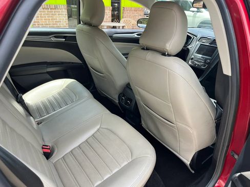 Used 2019 Ford Fusion SE w/ Equipment Group 151A FWD image 27
