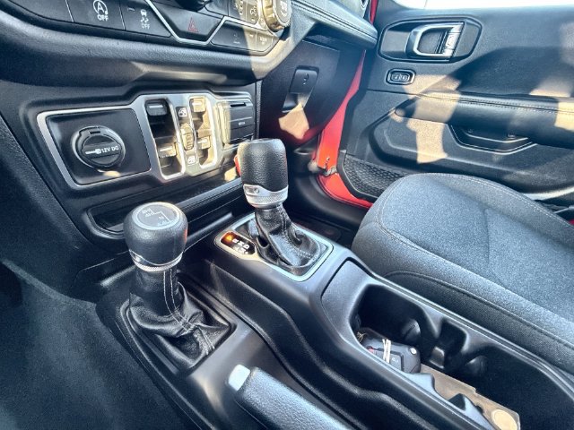 Used 2026 Jeep Wrangler Unlimited Sahara AWD/4WD image 19