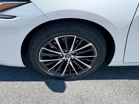 New 2025 Lexus ES 300h w/ Premium Package image 11