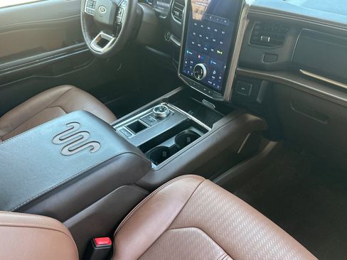 Used 2024 Ford Expedition Max King Ranch RWD image 17