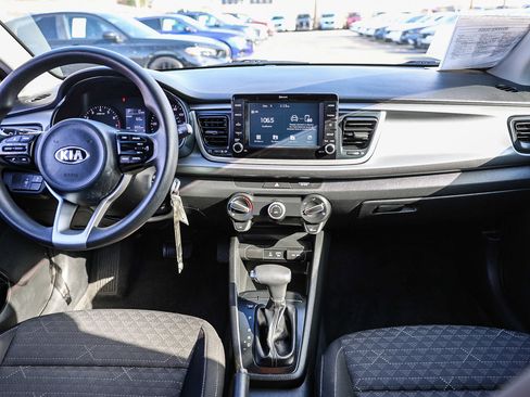Used 2019 Kia Rio S image 2