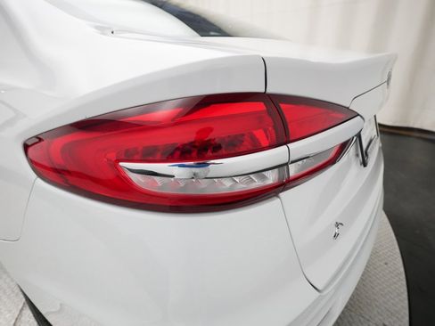 Used 2020 Ford Fusion SE image 32