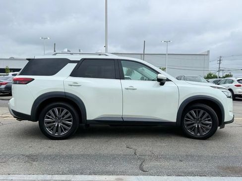 Used 2023 Nissan Pathfinder SL w/ SL Premium Package AWD/4WD image 7