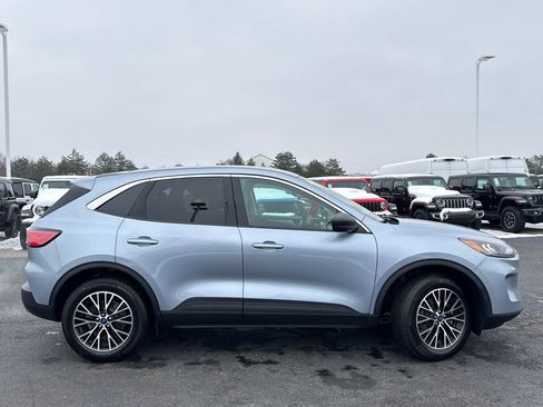 Used 2022 Ford Escape SE image 2