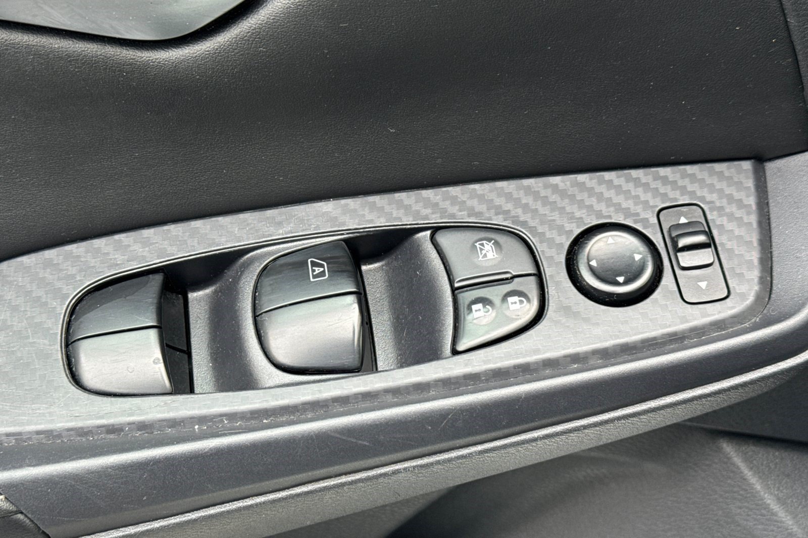 Used 2024 Nissan Sentra SV FWD image 14
