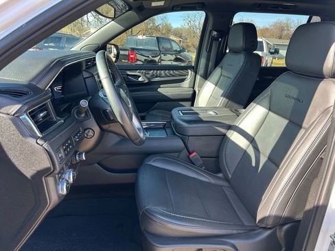 Used 2023 GMC Yukon XL Denali image 10