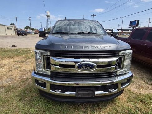 Used 2019 Ford F250 XLT w/ XLT Premium Package AWD/4WD image 2
