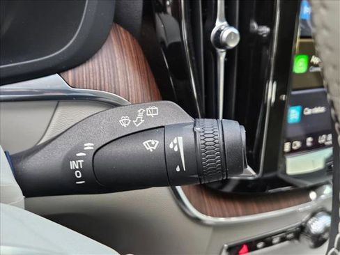 Used 2022 Volvo XC60 B5 Momentum w/ Climate Package image 15