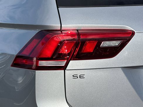 Used 2024 Volkswagen Tiguan SE image 12