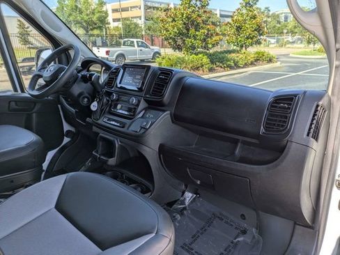 Used 2025 RAM ProMaster 2500 w/ Convenience Group FWD image 14