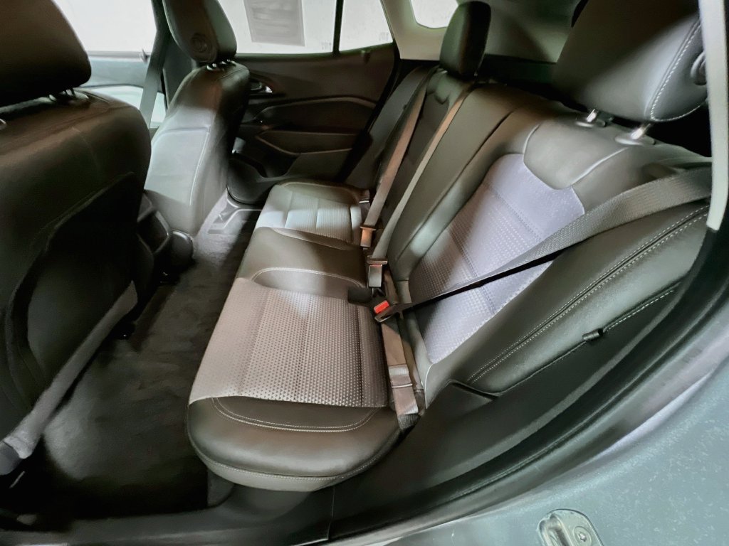 Used 2024 Chevrolet Trax LT FWD image 21