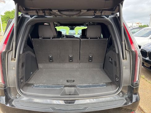 Used 2024 Cadillac Escalade Sport w/ Touring Package RWD image 9