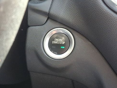 Used 2020 Chevrolet Equinox LT image 29