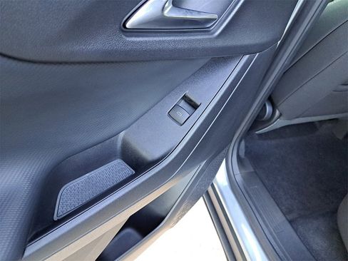 Used 2025 Chevrolet Equinox LT image 12