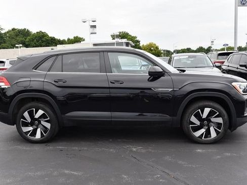 Used 2025 Volkswagen Atlas Cross Sport SE w/ Panoramic Sunroof Package FWD image 5