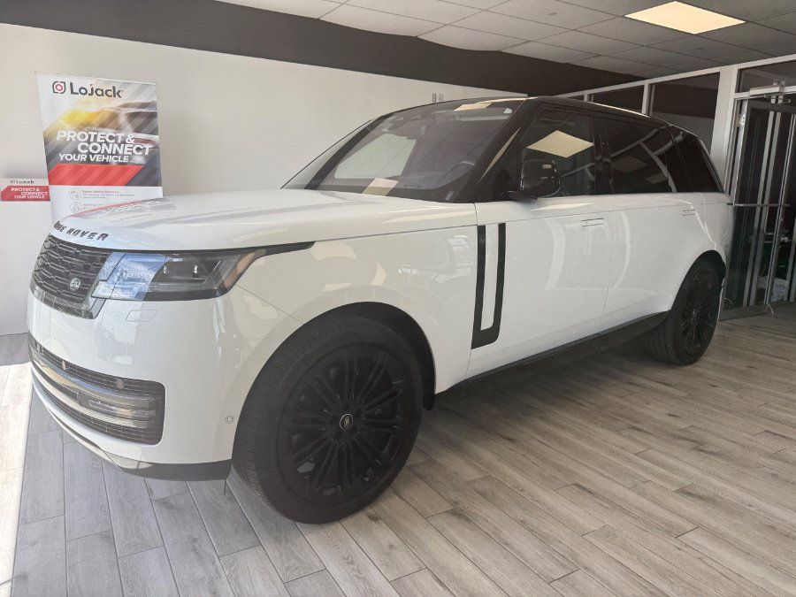 Used 2022 Land Rover Range Rover Long Wheelbase SE AWD/4WD image 1