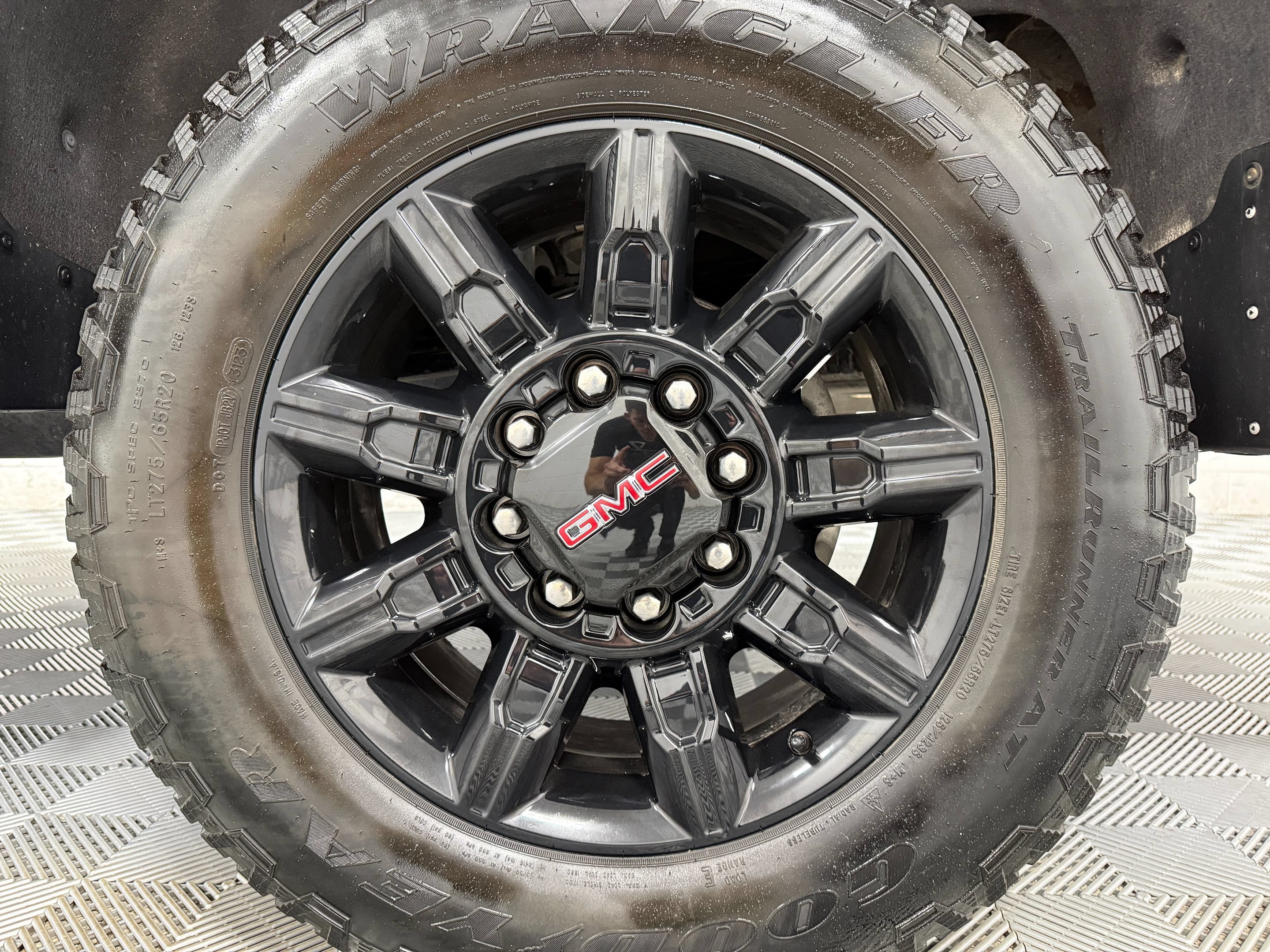Used 2024 GMC Sierra 2500 AT4 w/ AT4 Premium Plus Package AWD/4WD image 40
