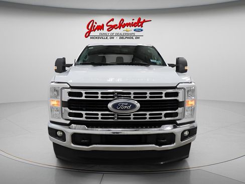 Used 2023 Ford F350 XLT image 3