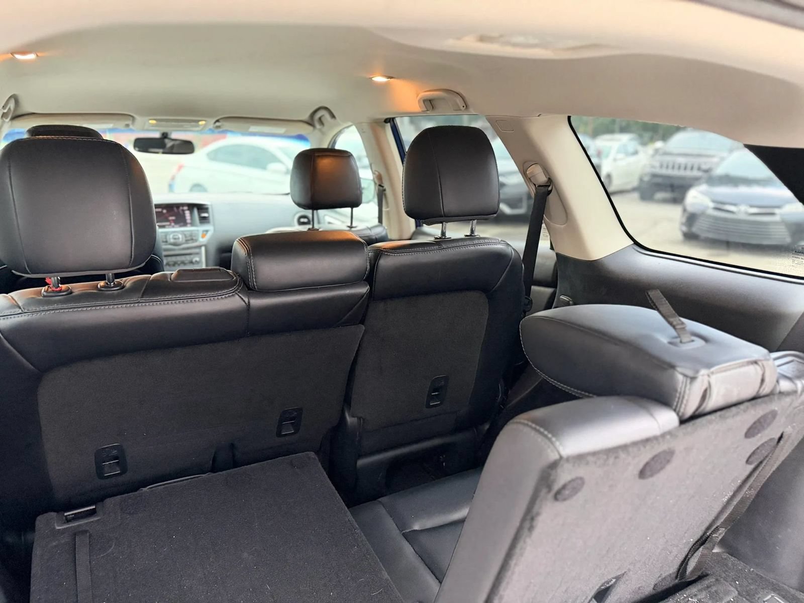 Used 2018 Nissan Pathfinder SL w/ Cargo Package FWD image 7