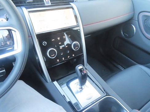 Used 2023 Land Rover Discovery Sport SE R-Dynamic image 18