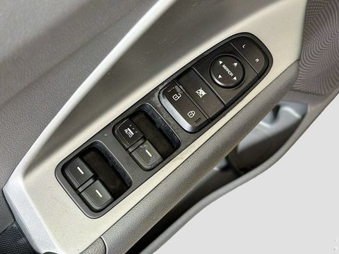 Used 2020 Kia Niro LX FWD image 18