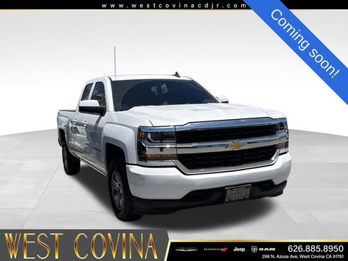 Used 2018 Chevrolet Silverado 1500 LT w/ Trailering Package AWD/4WD image 2