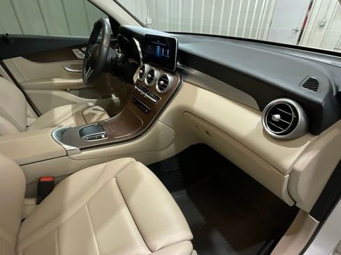 Used 2020 Mercedes-Benz GLC 300 image 17