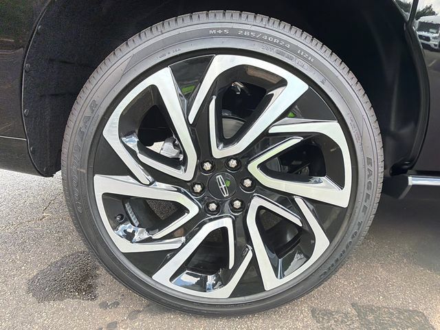 New 2026 Lincoln Navigator L Black Label AWD/4WD image 20