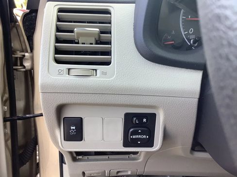 Used 2013 Toyota Corolla LE FWD image 35