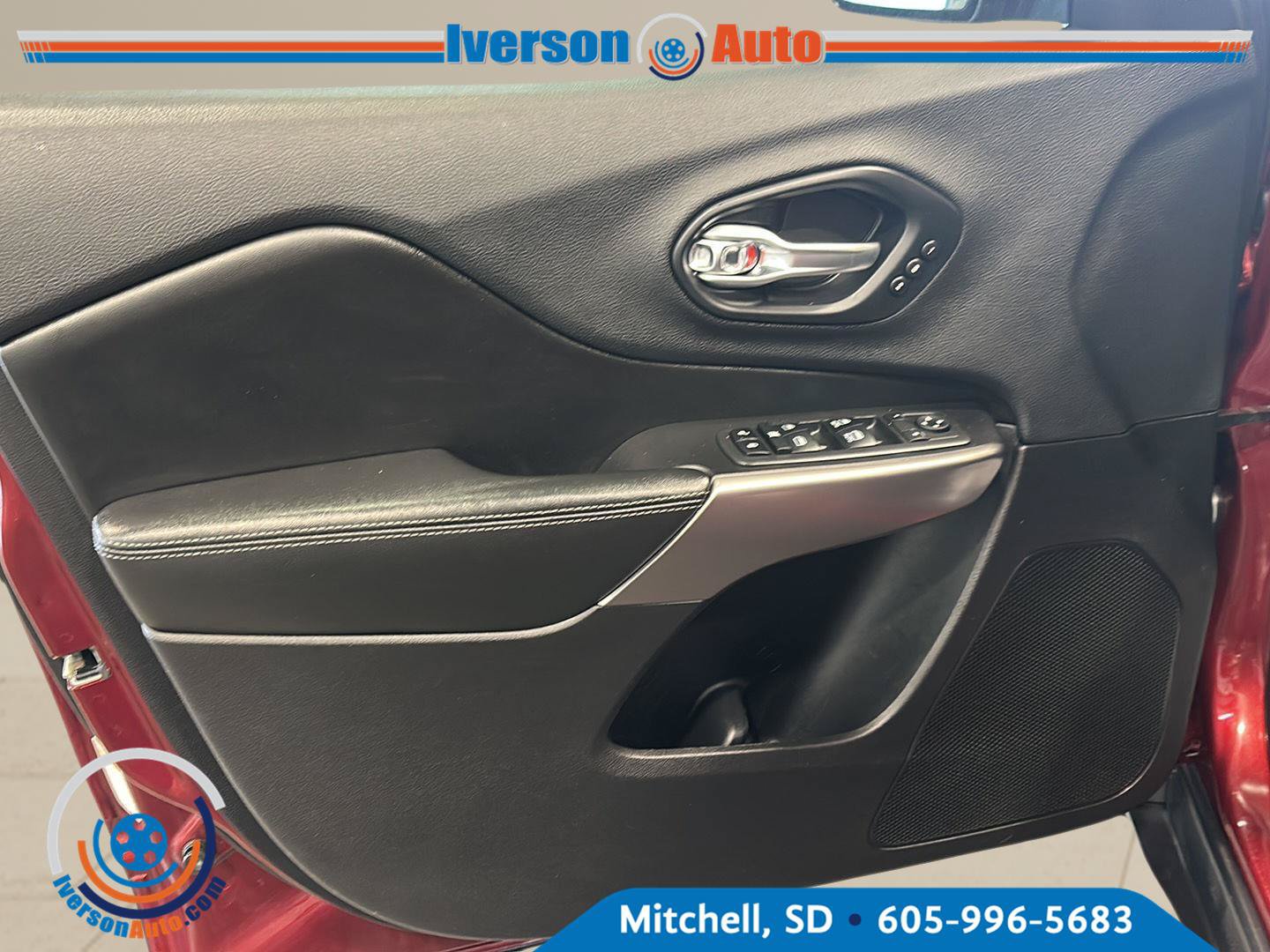 Used 2019 Jeep Cherokee Limited AWD/4WD image 13