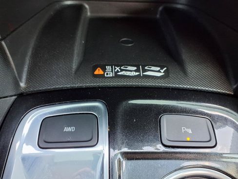 Used 2024 Chevrolet Equinox Premier AWD/4WD image 8