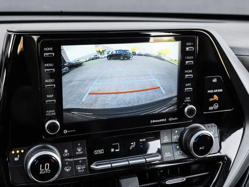 Used 2021 Toyota Highlander XLE image 33