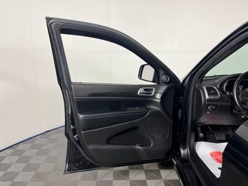Used 2019 Jeep Grand Cherokee Altitude AWD/4WD image 15