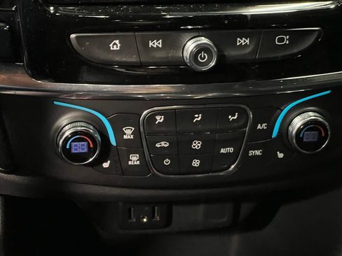 Used 2023 Chevrolet Traverse LT image 38