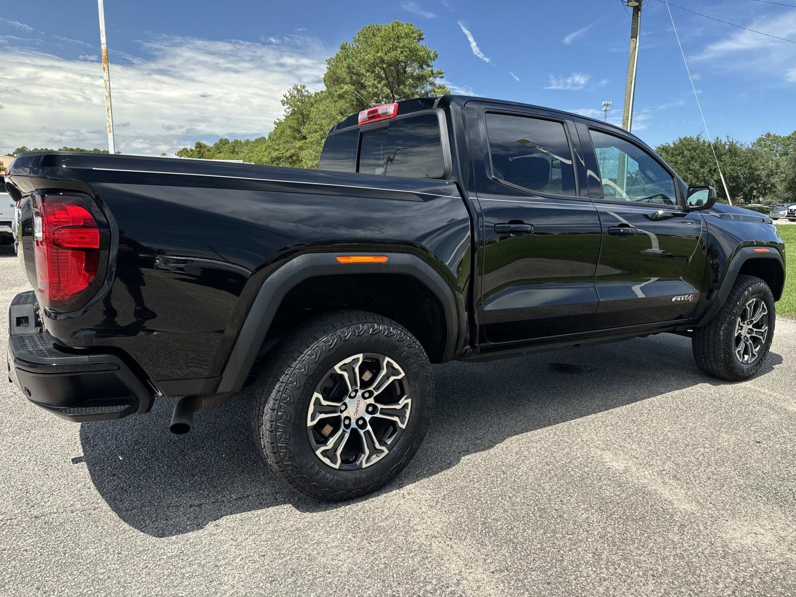 Used 2023 GMC Canyon AT4 w/ AT4 Premium Package AWD/4WD image 4