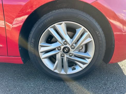 Used 2020 Hyundai Elantra SEL image 29