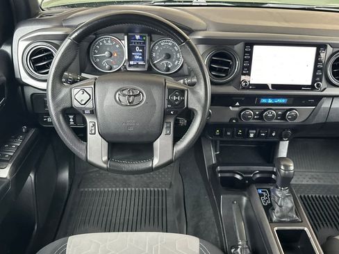 Used 2022 Toyota Tacoma TRD Sport image 15