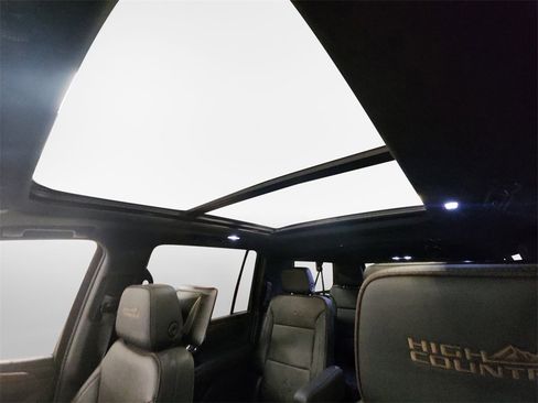 Certified 2024 Chevrolet Suburban High Country w/ Advanced Technology Package image 23