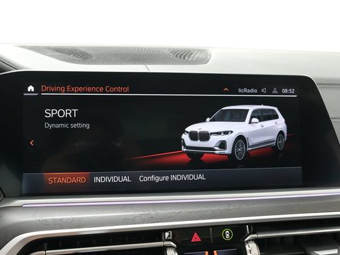 Used 2022 BMW X7 xDrive40i w/ Premium Package AWD/4WD image 15