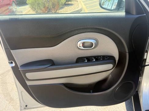 Used 2019 Kia Soul FWD image 11