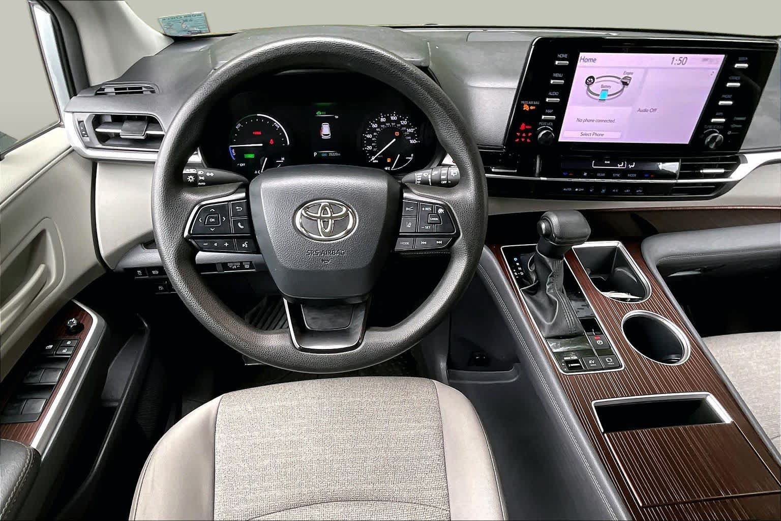 Used 2023 Toyota Sienna LE AWD/4WD image 6