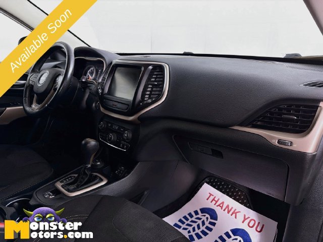 Used 2018 Jeep Cherokee Latitude w/ Cold Weather Group AWD/4WD image 28