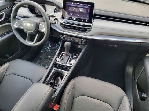 Used 2023 Jeep Compass Limited image 39