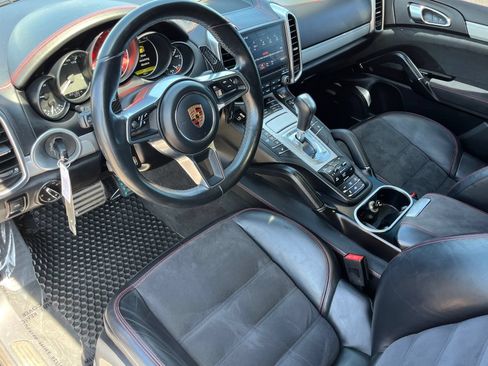 Used 2018 Porsche Cayenne GTS AWD/4WD image 16