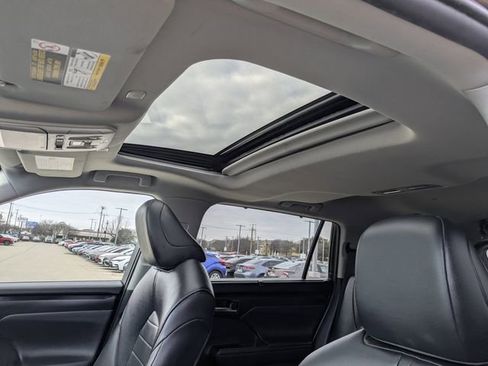 Used 2023 Toyota Highlander XLE image 28