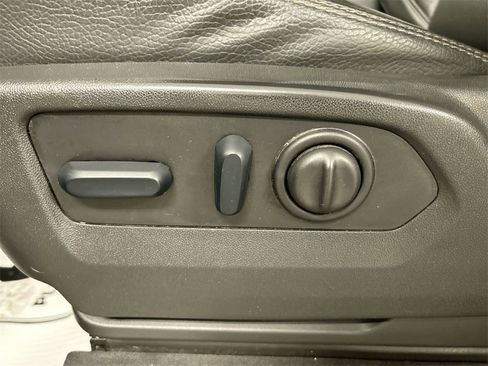 Used 2023 GMC Sierra 3500 Denali image 10