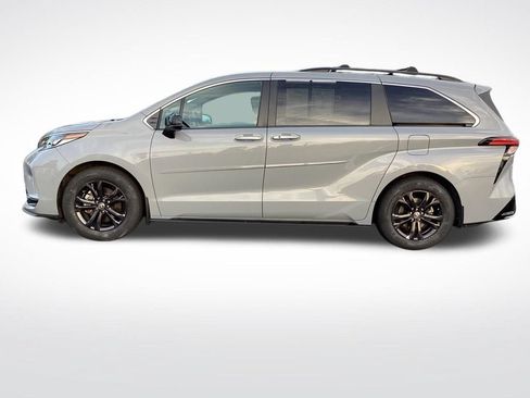 Used 2024 Toyota Sienna XSE w/ XSE Plus Package AWD/4WD image 7