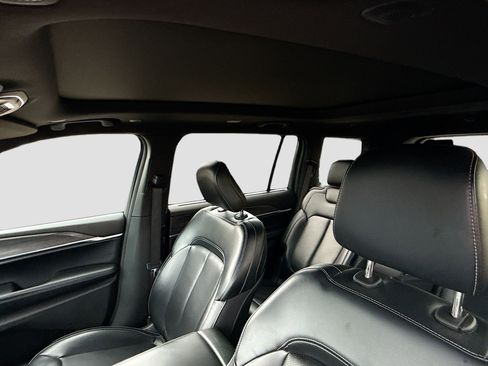 Used 2024 Jeep Grand Cherokee L Limited w/ Luxury Tech Group II image 27