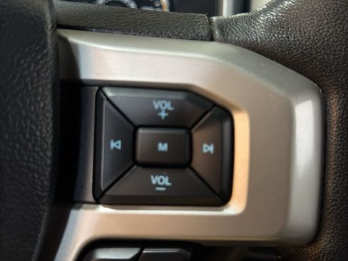 Used 2019 Ford F150 Lariat w/ Equipment Group 502A Luxury AWD/4WD image 26