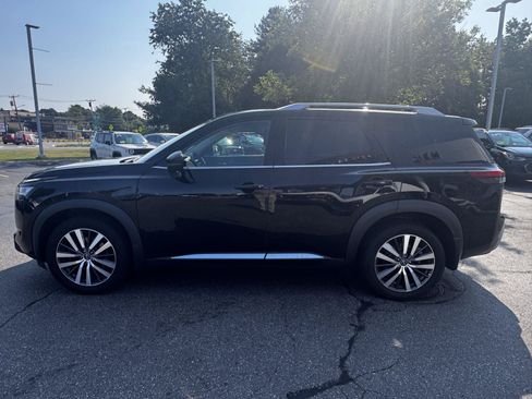 Used 2022 Nissan Pathfinder Platinum AWD/4WD image 4